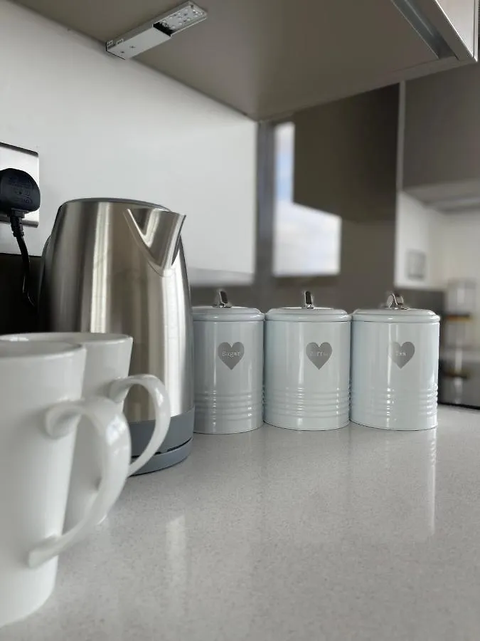 Riverside Rooms And Apartments London Homestay